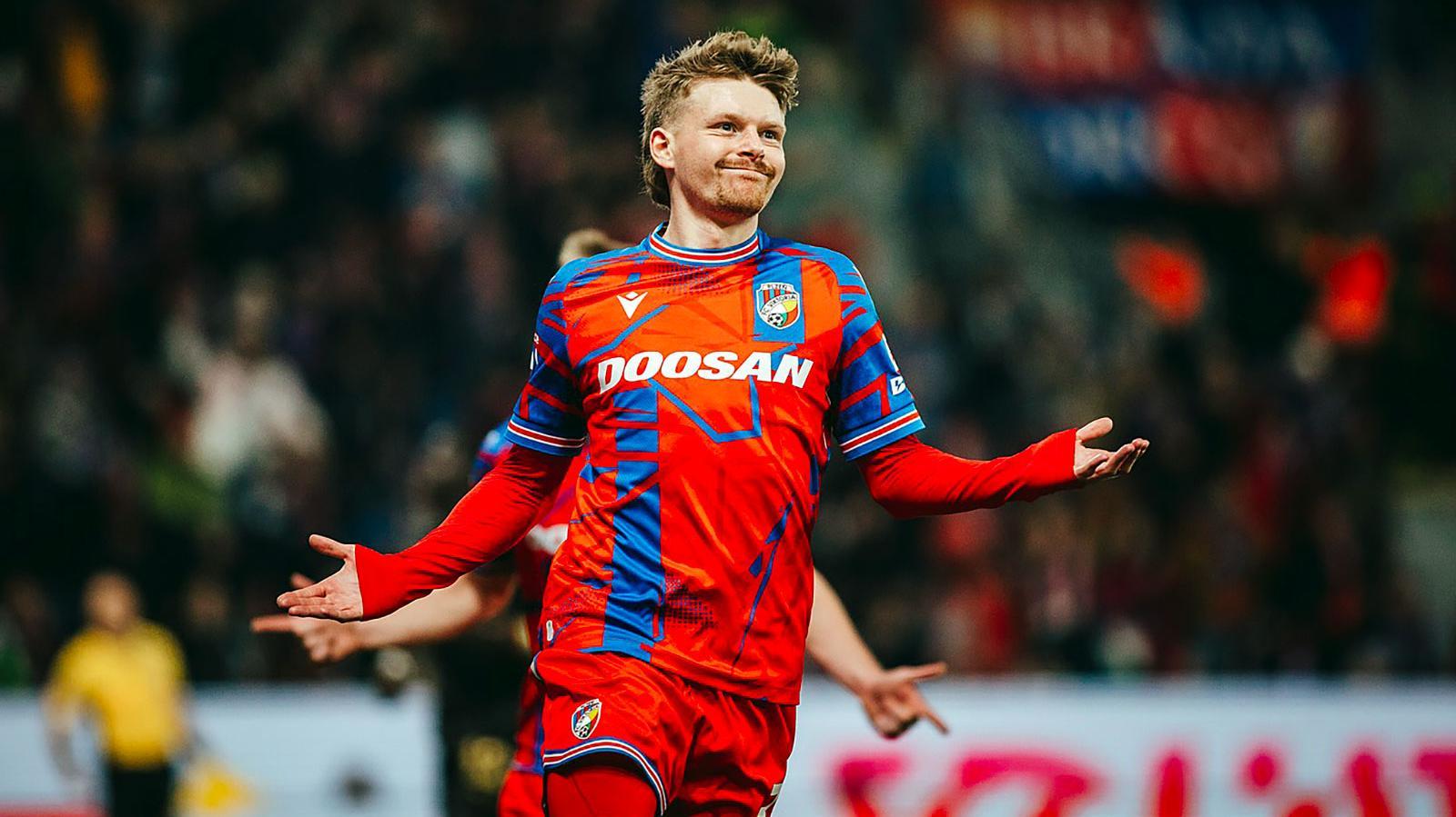 Přes den Pavel Šulc tahá Viktorii Plzeň, v noci League of Legends na streamech