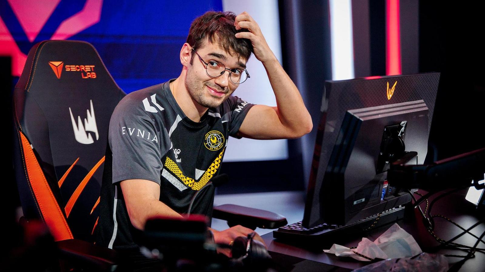 Carzzy dostane nového supporta, místo Hylissanga převezme známý midař