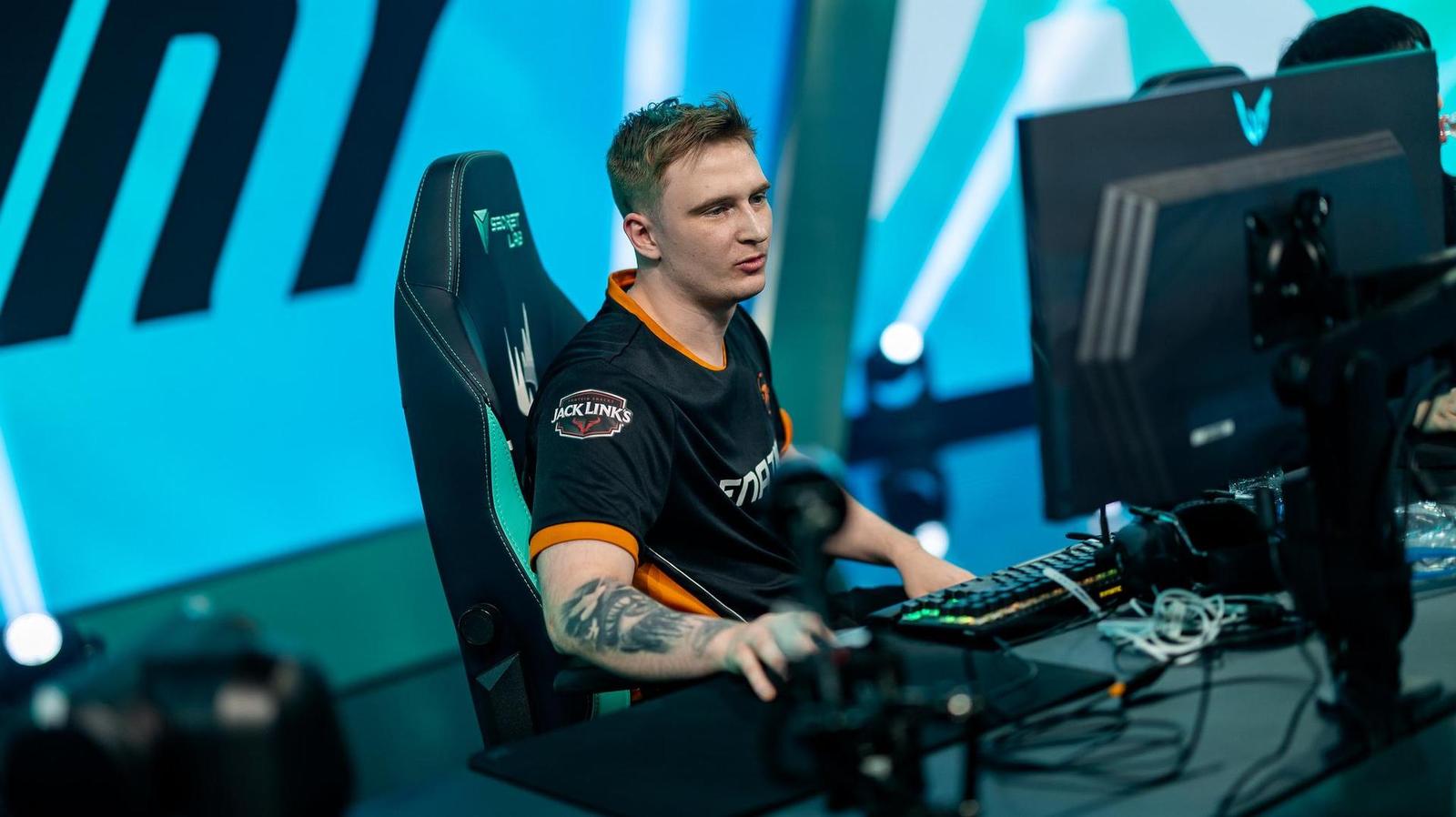 Pokud prohraju, kopněte mě z Fnatic zpátky do české ligy, vzkazuje Humanoid v novém Kia Mic Check