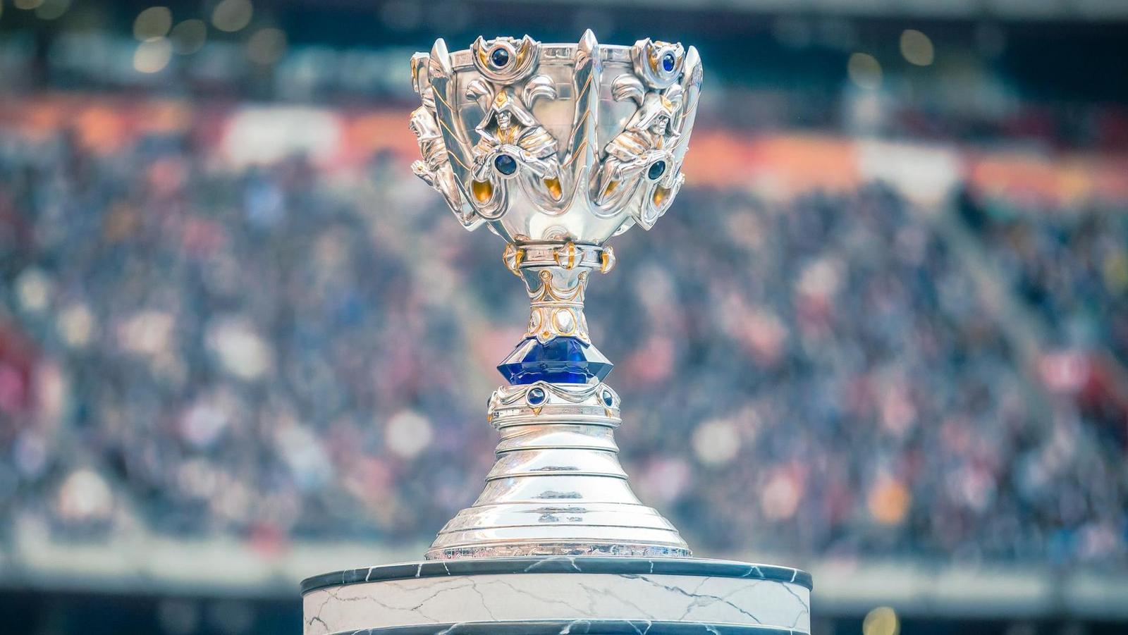 Poslechněte si nové Silver Scrapes, Riot nahrál orchestrální verzi