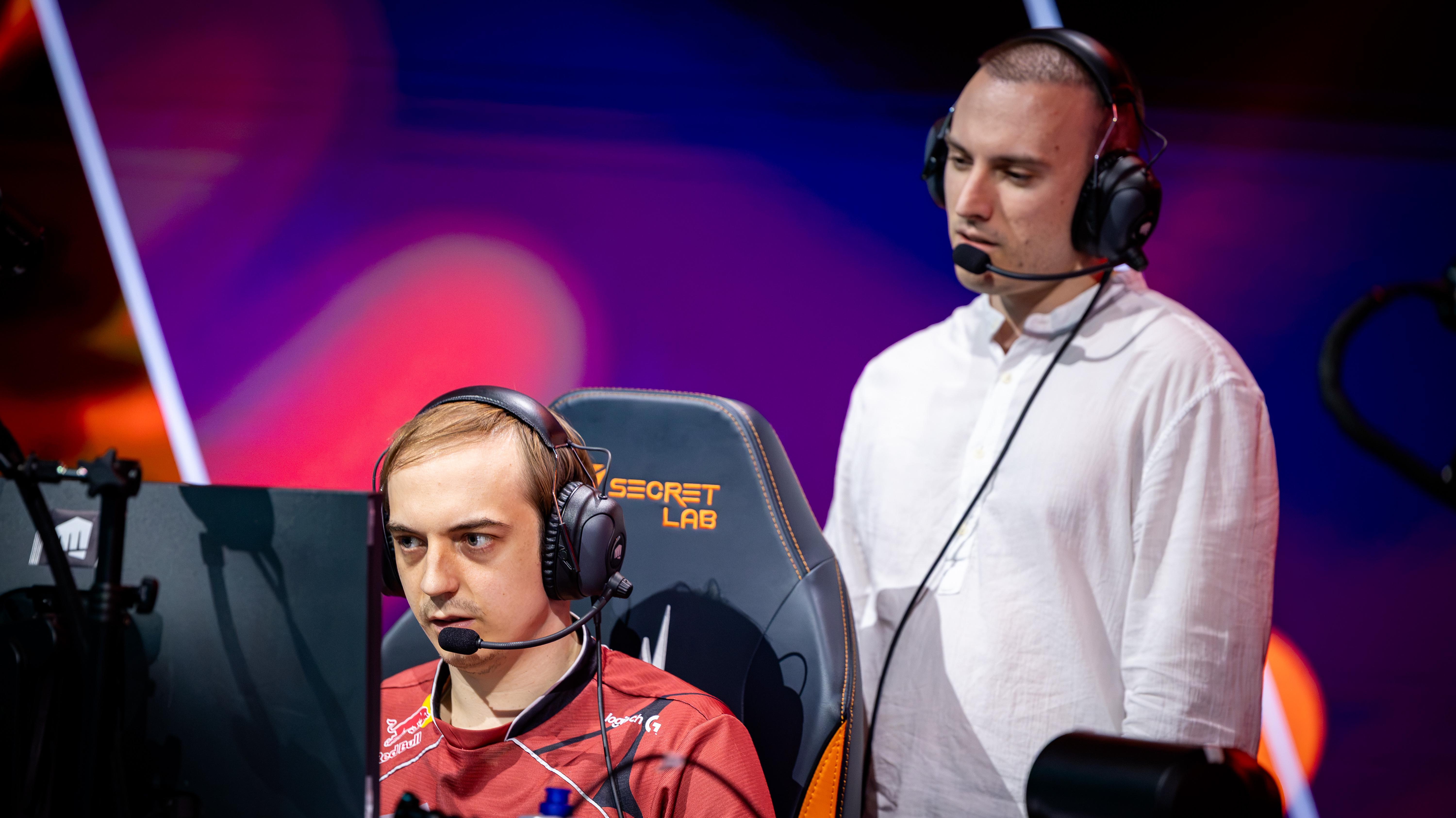 Flirtování Perkze, rozhodčí carry a pozdrav Jackiese v novém Kia Mic Check