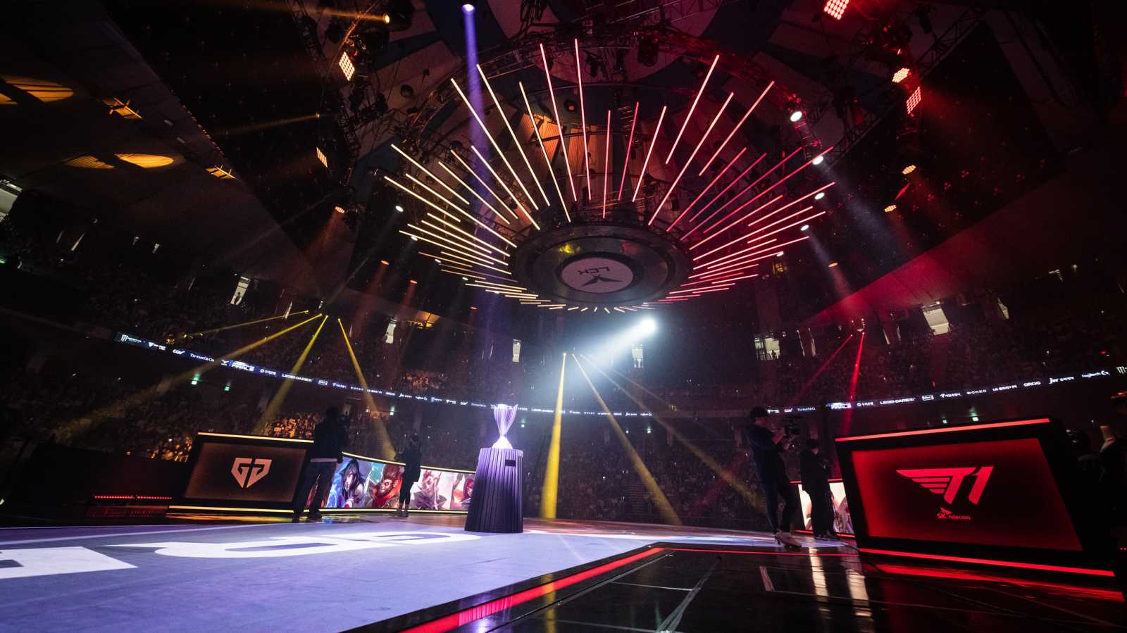 Dočkáme se zastropování platů profesionálních hráčů? Praktika z LPL se nejspíše brzo ukáže i v další lize