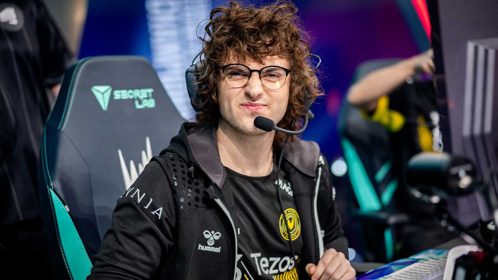 Carzzyne Corp a další hlášky českých hráčů v novém Kia Mic Check