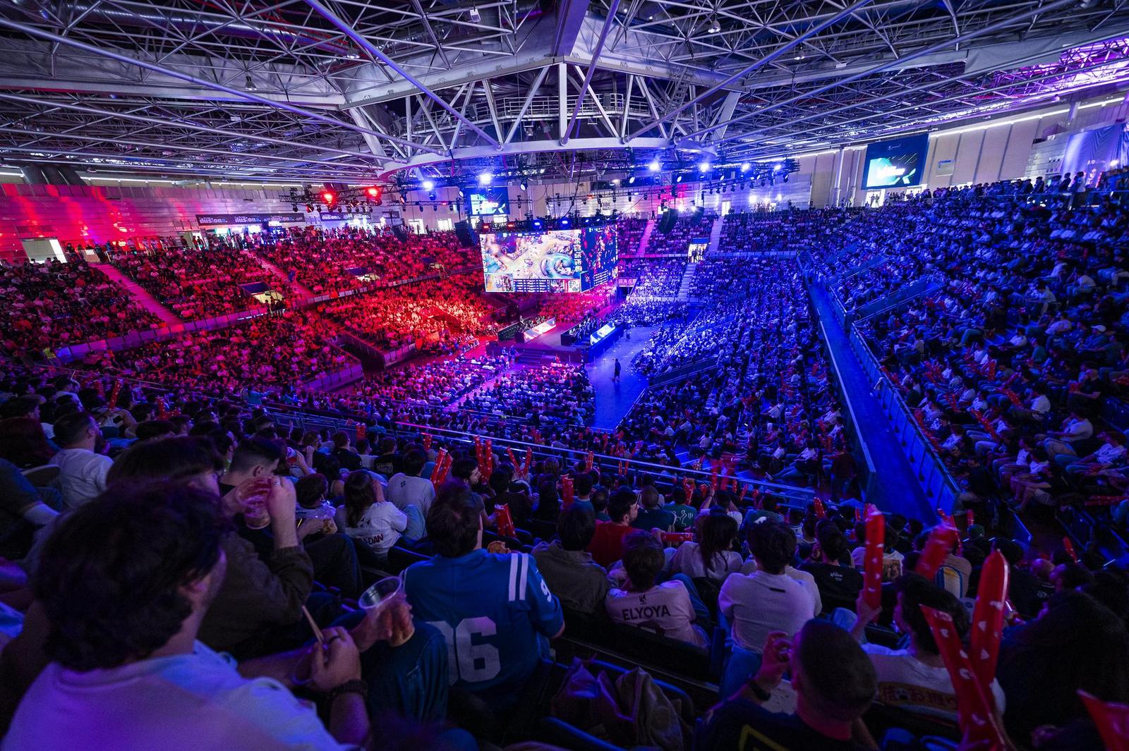 Rekord v LEC, hrát se bude přes dva týdny na stadionech po Evropě